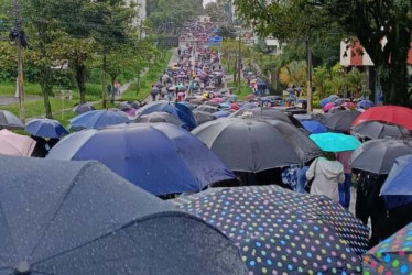 Los sindicatos de maestros de Caldas, Quindío y Risaralda lideraron el paro Regional de 24 horas, efectuado ayer. En Pereira protagonizaron un plantón en la sede de la Fiduprevisora.