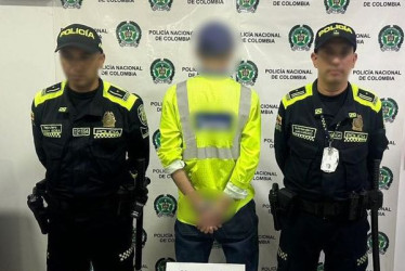 Este es el detenido en el aeropuerto Matecaña, de Pereira. 