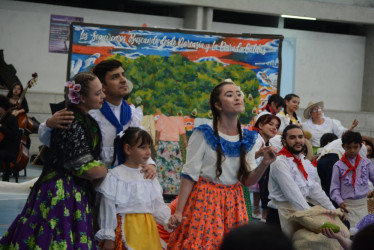 En el Coliseo de la Universidad de Caldas usted puede disfrutar la obra Regreso, del Taller de Ópera de la institución, que cuenta la historia de cuatro generaciones de mujeres golpeadas por la violencia en Caldas.