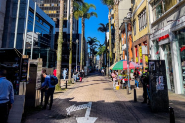 En la foto, la carrera 23 de Manizales, uno de los tres puntos de concentración de la protesta del pasado viernes en la que vendedores informales le pidieron a la Alcaldía no cobrar por el uso del espacio público. También hubo plantones en Chipre y la Plaza Alfonso López Pumarejo.