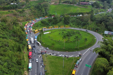 Así se ve el cierre en La Romelia, en la glorieta de entrada a Dosquebradas (Risaralda).