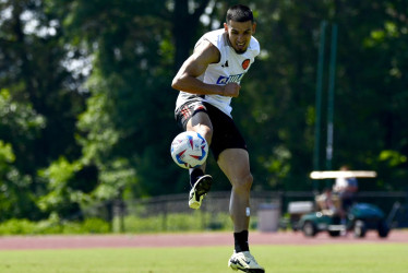 Daniel Muñoz, lateral derecho de la Selección Colombia, quien se ganó el puesto y será el titular en la Copa América de Estados Unidos.