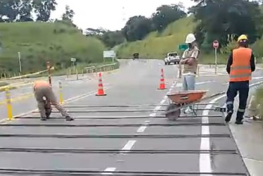 Estos son los reductores de velocidad que comenzaron a instalar en el sector de Las Margaritas, en jurisdicción de Risaralda (Caldas).