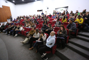 El sector cultural de Manizales llenó la Sala Olimpia del Teatro Los Fundadores, esperando al ministro de las Culturas, Juan David Correa.