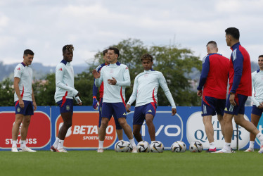  Los jugadores de la selección española Nico Williams, Mikel Oyarzábal y Lamine Yamal, durante el entrenamiento realizado este sábado en su cuartel general de Donaueschingen, donde el combinado prepara el partido de la final de la Eurocopa 2024 que disputarán ante la selección de Inglaterra el próximo domingo en el Olympiastadion de Berlín.