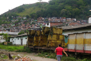 Desde el 2003, la cancha Carbón Carbón de Arauca, corregimiento de Palestina (Caldas), está ocupada con chatarra del Tren de Occidente.