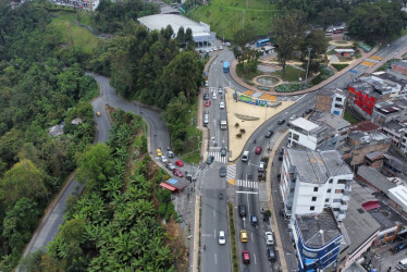 Las mejoras en los accesos viales a La Francia y Los Alcázares son la prioridad de las obras de valorización que planea la Alcaldía de Manizales, mediante el Invama. Conozca los cuatro puntos clave que serían intervenidos y los detalles de las posibles construcciones.