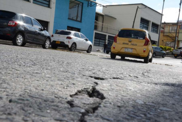 Los daños del pavimento generan dificultad para la movilidad de los conductores.