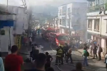 Incendio en el barrio La Aurora Alta de Dosquebradas