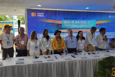 Mesa de diálogos entre el Gobierno nacional y el Estado Mayor Central.