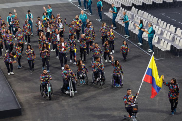 La delegación colombiana durante la ceremonia de inauguración de los Juegos Paralímpicos París 2024, celebrada este miércoles en la capital francesa.