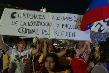 Venezolanos participaron en una manifestación en Uruguay tras las elecciones presidenciales del domingo. 