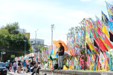 Chipre es el punto de referencia para los aficionados a volar cometas. Tanto comerciantes como clientes extrañan este año el viento que caracteriza este mes. La falta de viento constante se ha convertido en un desafío lo que antes era una actividad divertida, mientras que para los vendedores de estos juguetes del aire no ha sido su agosto.