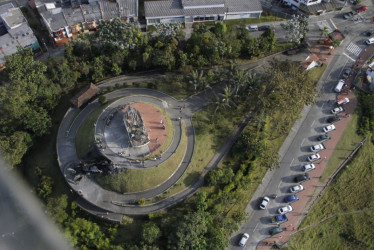 Así se veía el sector aledaño al Monumento a Los Colonizadores, en Manizales, antes de la llegada de los food trucks a la zona. Lea cuándo estarían listos los diseños para modernizar el bulevar del barrio Chipre.