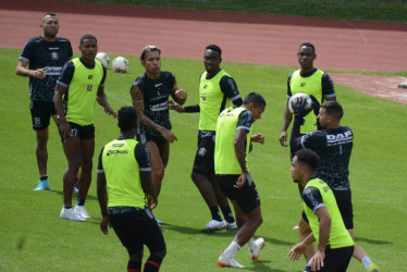 El Once se movió en el estadio Palogrande antes de viajar ayer a Bogotá, en donde jugará hoy con La Equidad en el Olaya Herrera.