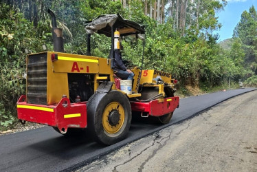 La vía entre Riosucio (Caldas) y Jardín (Antioquia) tiene labores de pavimentación desde el 14 de agosto, tras demoras y llamados de atención al Consorcio Eleín Samaná. Conozca el estado de las vías de Caldas este martes (20 de agosto).