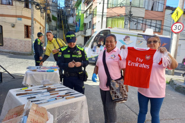 La Asociación de Vendedores Informales de Caldas (Asovicaldas) inició el 'Plan desármate' en Manizales a principios de agosto. Proponen intercambios por armas blancas.