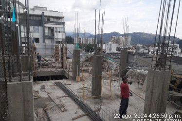 La secretaria del Interior de Manizales, Paula Andrea Sánchez  evidencia que aún continúan con las obras ilegales.