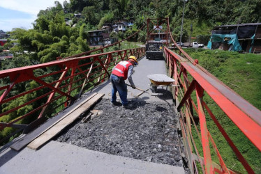 Foto | Luis Trejos | LA PATRIA  Así se desarrollan  las obras que realiza la Secretaría de Infraestructura en el puente Olivares.  