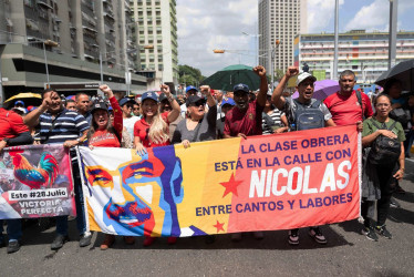 Simpatizantes del Gobierno del presidente de Venezuela, Nicolás Maduro, participan en una marcha de apoyo a la 'Ley contra el odio y el fascismo'