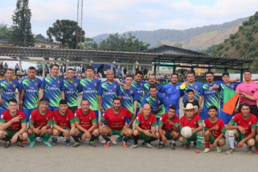 Artistas participantes en el Juego de las Estrellas en Manzanares (Caldas).