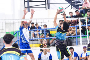 Las competencias del voleibol en las finales departamentales intercolegiadas. Se disputa en la Unidad Deportiva Palogrande.