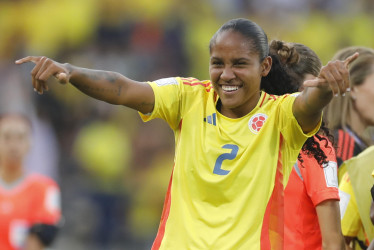 Mary Álvarez de Colombia celebra su gol este viernes, en un partido del Grupo A de la Copa Mundial Femenina Sub-20 entre las selecciones de México y Colombia en estadio Atanasio Girardot de Medellín.