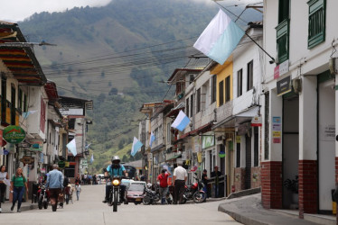 Casas de Pensilvania decoradas con la bandera mariana.