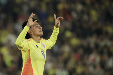 Yesica Muñoz de Colombia celebra este martes, al final del partido del grupo A de la Copa Mundial Femenina sub-20 ante Camerún en el estadio de El Campín en Bogotá (Colombia).