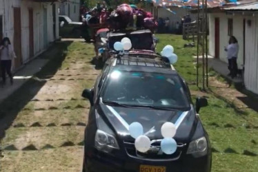 Foto I Cortesía comunidad para LA PATRIA  Las caravanas de carros hacia El Brasil estaban cargadas de mercados y víveres para la fiesta. En cerca de una hora puede estar en El Brasil, antes el trayecto se demoraba tres horas a pie y una y media a caballo.