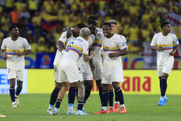 El exjugador del Once Caldas Luis Sinisterra (dorsal 18) marcó el 4-0 definitivo de Colombia contra Chile. Dávinson Sánchez, Luis Díaz y Jhon Jáder Durán marcaron los otros tantos del partido.