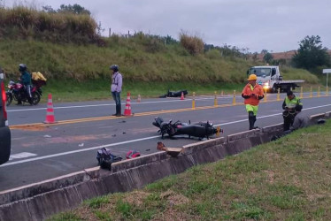 El choque entre dos motos ocurrió en la mañana de este miércoles en Risaralda (Caldas).