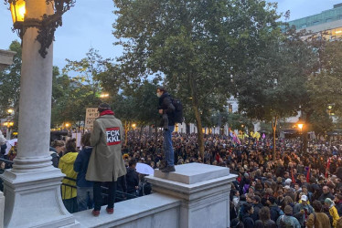 Entre 15.000 y 17.000 personas, según los organizadores, se han manifestado este jueves en Viena para rechazar una eventual entrada en el Gobierno de Austria del partido ultranacionalista y de extrema derecha FPÖ