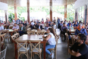 Fotos I Luis Fernando Trejos I LA PATRIA  Rectores de colegios públicos de municipios de Caldas se reunieron ayer en la hacienda Lindaraja, cerca del barrio Palonegro, en Manizales. 