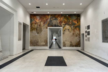 La Agencia de Noticias de la U. Nacional indica que la historia de este mural comienza con una investigación que reveló la existencia de unas 20 pinturas murales originales del maestro Alipio Jaramillo. 