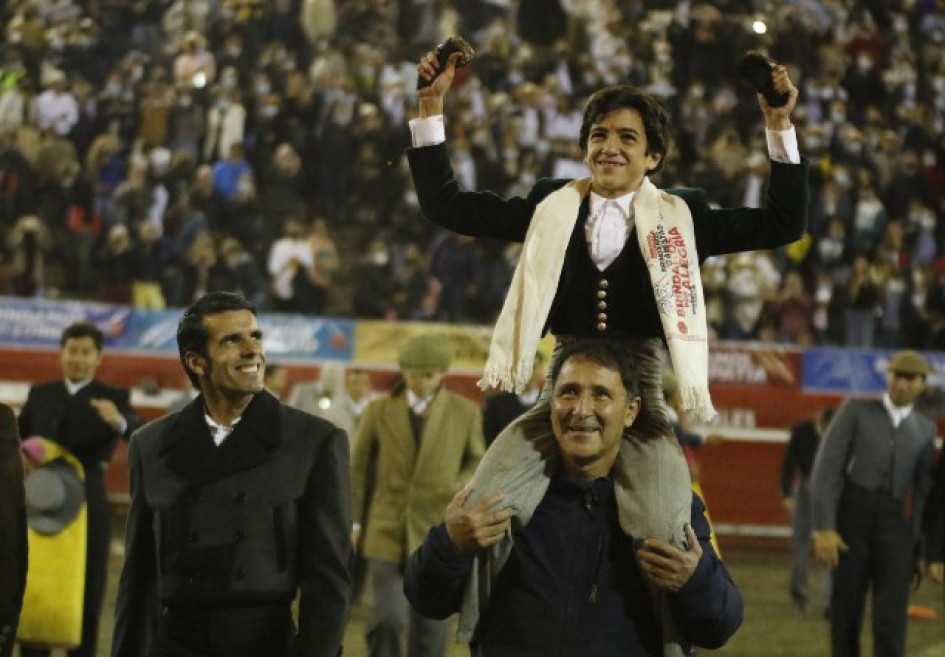 Marco Pérez salió en los hombros del conocido torero César Rincón en el festival taurino del 2022. Marco Pérez salió en los hombros del conocido torero César Rincón en el festival taurino del 2022.