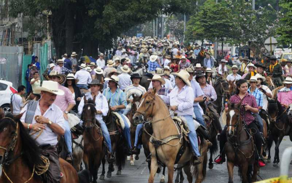 No olvide portar un buen sombrero para hacer parte del evento. No olvide portar un buen sombrero para hacer parte del evento.