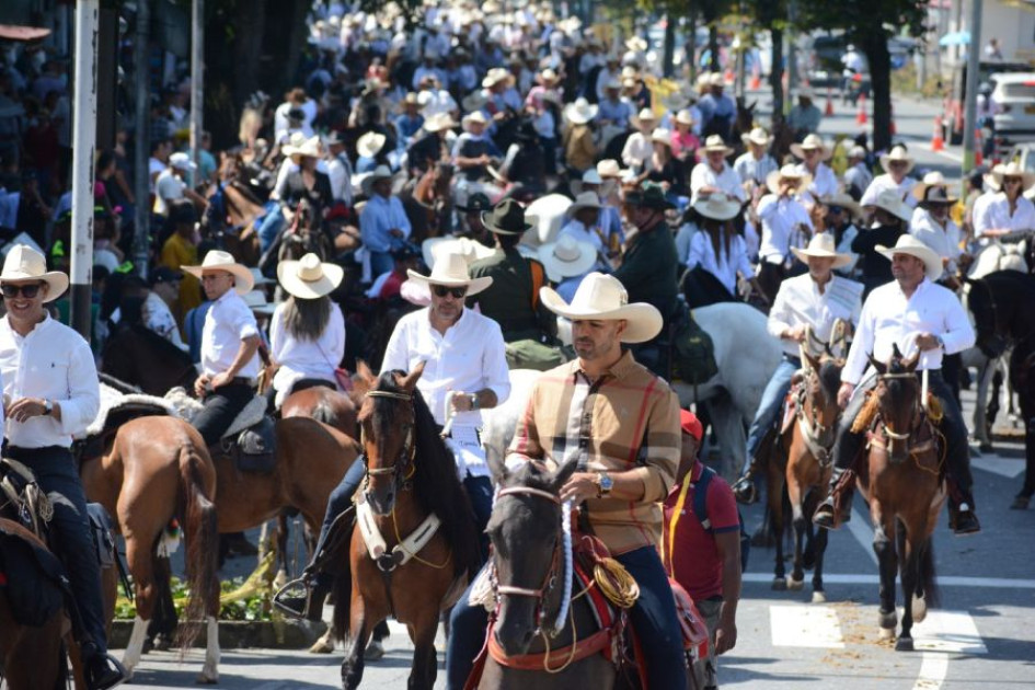 La cabalgata va desde El Arenillo hasta la glorieta de San Rafael.  La cabalgata va desde El Arenillo hasta la glorieta de San Rafael.