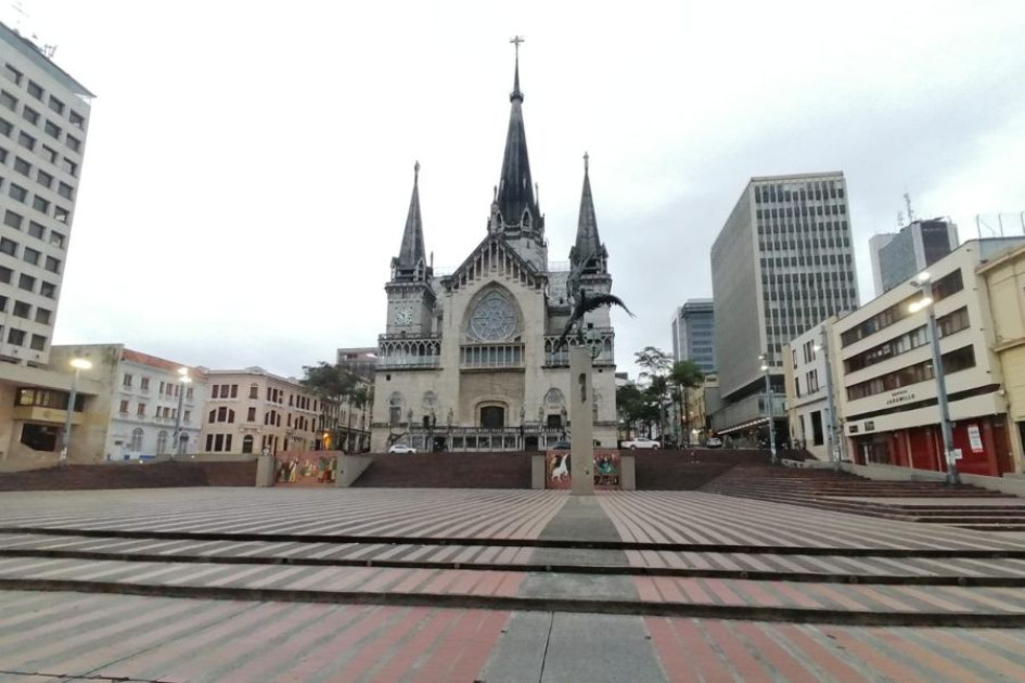 La Catedral Basílica de Manizales. La Catedral Basílica de Manizales.