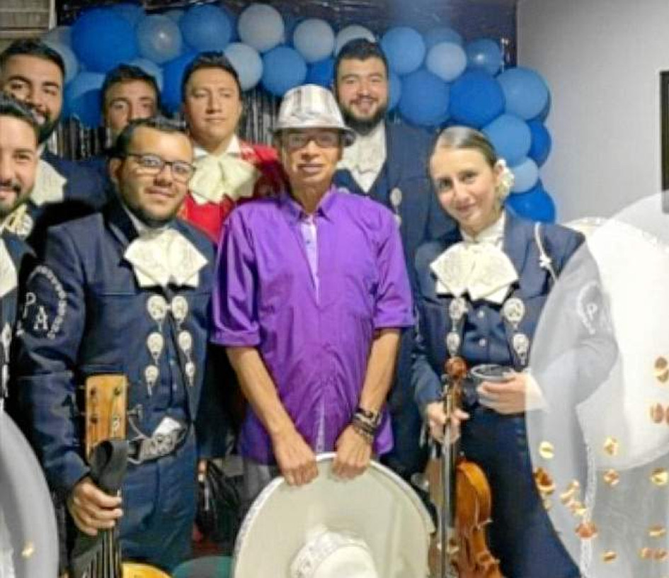 Foto | Suscriptor | LA PATRIA   El docente Pedro José González Bedoya celebró su cumpleaños en compañía de familiares y amigos con una reunión en su residencia amenizada por el Mariachi Perlas de América.