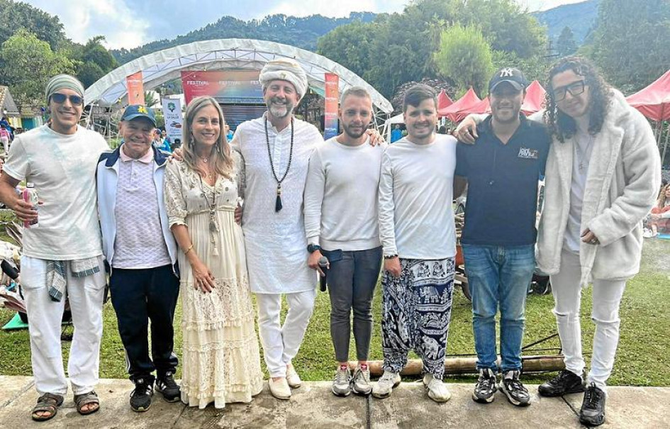 Foto | Cortesía | LA PATRIA Miguel Eduardo Loaiza Román, Héctor Montoya, Daniela de Mari, Krish Benvenuti, Juan Camilo Marín, Juan Uribe, Sergio Giraldo y Julián Cardona participaron del Festival Consciente. Los asistentes disfrutaron de actividades de bienestar para el cuerpo, la mente y el espíritu. Foto | Cortesía | LA PATRIA Miguel Eduardo Loaiza Román, Héctor Montoya, Daniela de Mari, Krish Benvenuti, Juan Camilo Marín, Juan Uribe, Sergio Giraldo y Julián Cardona participaron del Festival Consciente. Los asistentes disfrutaron de actividades de bienestar para el cuerpo, la mente y el espíritu.