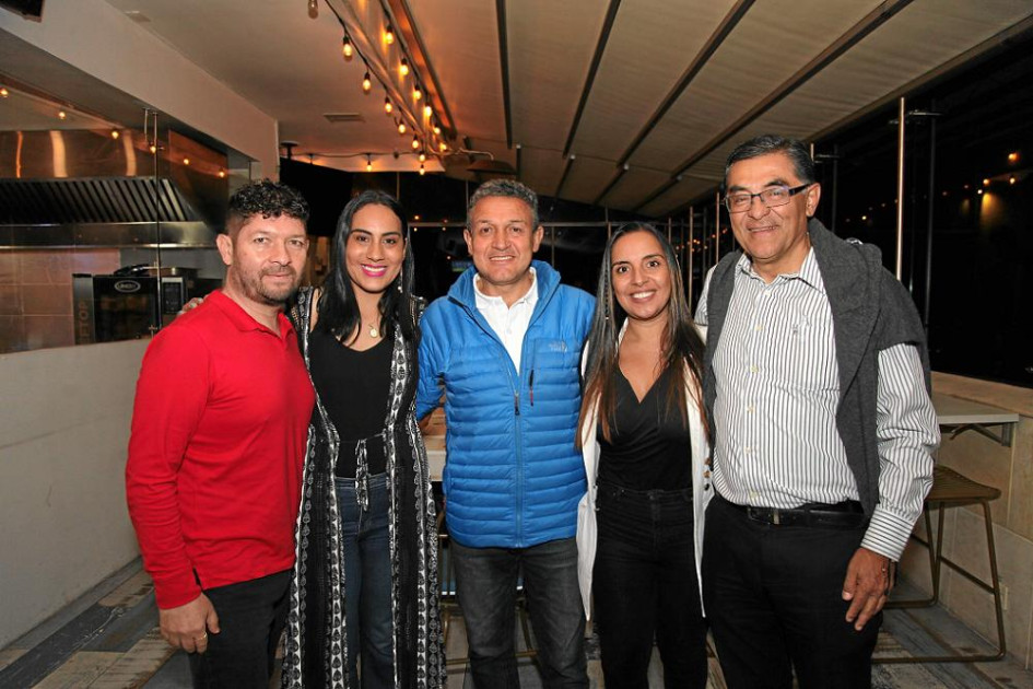 Víctor Martínez, Paula Rodas, Rusbel Franco, Juliana Pinzón y Gabriel Fernando Cárdenas. Víctor Martínez, Paula Rodas, Rusbel Franco, Juliana Pinzón y Gabriel Fernando Cárdenas.