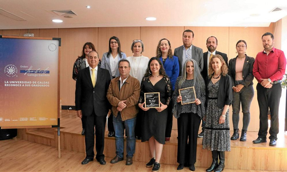 Fila superior: Elvira Cristiana Ruiz Jiménez, decana de la Facultad de Ciencias Exactas y Naturales; Ana Milena Gualdron, delegada del Ministro de Educación ante el Consejo Superior; Luisa Fernanda Giraldo Zuluaga; rectora encargada; Carolina López Sánchez, Walter Castañeda Delegado, Facultad de Artes y Humanidades; Germán Camilo Díaz Fajardo, representante docentes; Laura Alzate, representante estudiantil; y Gonzalo Ocampo Taborda, vicerrector de Investigaciones, Fila inferior: Bernardo Rivera Sánchez, Alberto Hoyos López, Aiofe Itziar Bernal Mcgee, Clemencia Gómez González y Claudia Patricia Jaramillo Ángel, decana de la Facultad de Ciencias para la Salud. Fila superior: Elvira Cristiana Ruiz Jiménez, decana de la Facultad de Ciencias Exactas y Naturales; Ana Milena Gualdron, delegada del Ministro de Educación ante el Consejo Superior; Luisa Fernanda Giraldo Zuluaga; rectora encargada; Carolina López Sánchez, Walter Castañeda Delegado, Facultad de Artes y Humanidades; Germán Camilo Díaz Fajardo, representante docentes; Laura Alzate, representante estudiantil; y Gonzalo Ocampo Taborda, vicerrector de Investigaciones, Fila inferior: Bernardo Rivera Sánchez, Alb