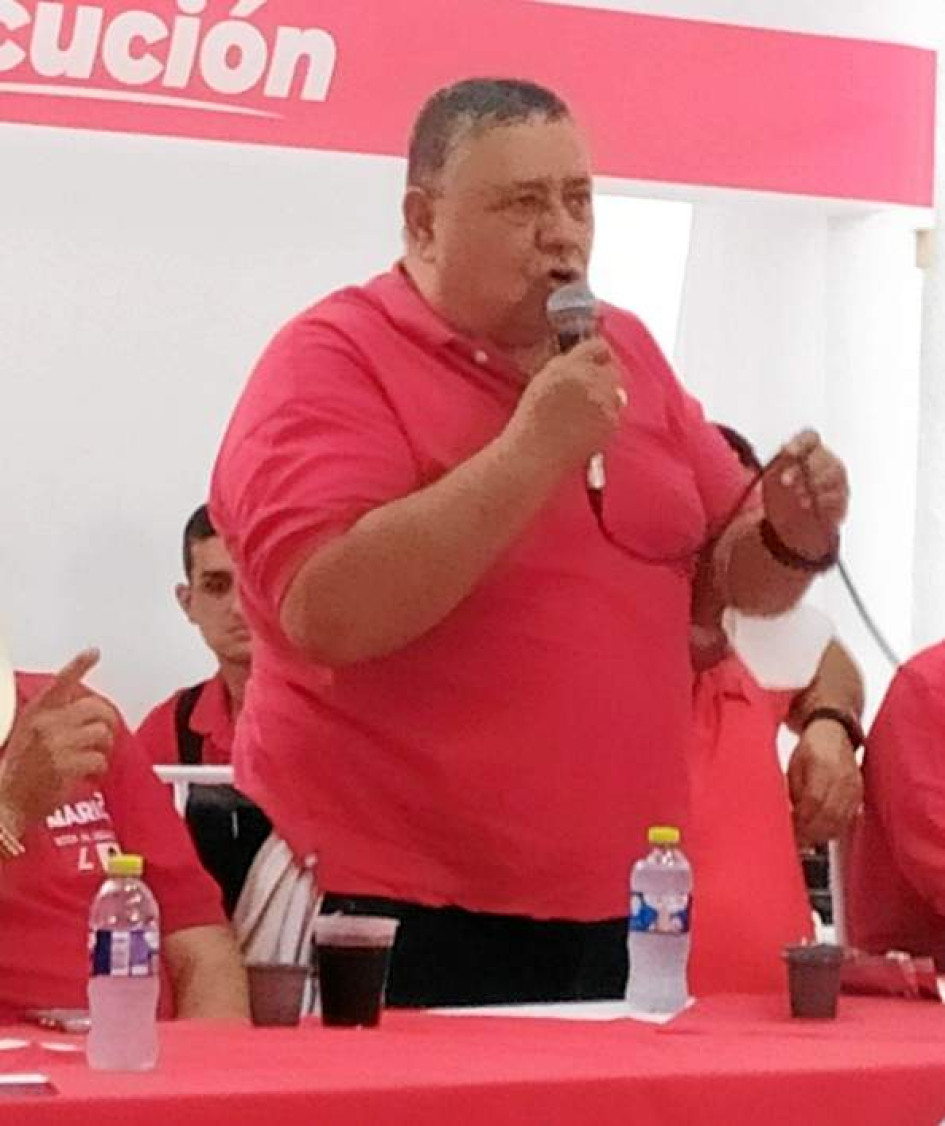 Eliud desde temprana edad encaminó su vida al liderazgo desde los ámbitos políticos y sociales pensando siempre en el bienestar de sus paisanos y coterráneos. Militó desde joven en el Partido Liberal y a pesar de las circunstancias adversas, nunca renegó de su partido. Fue fiel a sus ideales políticos hasta la muerte. Siempre buscó el bienestar de su comunidad desde los cargos públicos, de ahí que a través de su perseverancia y trabajo fue concejal de Victoria, personero de Victoria, diputado, auditor en la Contraloría y secretario de Gobierno Departamental. Se caracterizó por su coherencia entre lo que pensaba, decía y actuaba destacándose por su rectitud y transparencia con miras a que prevaleciera ante todo el bienestar general del particular. Victoria perdió a uno de sus hijos más queridos. ¡Hasta siempre ilustre José Eliud Gómez Hernández! Eliud desde temprana edad encaminó su vida al liderazgo desde los ámbitos políticos y sociales pensando siempre en el bienestar de sus paisanos y coterráneos. Militó desde joven en el Partido Liberal y a pesar de las circunstancias adversas, nunca renegó de su partido. Fue fiel a sus ideales políticos hasta la muerte. Siempre buscó el bienestar de su comunidad desde los cargos públicos, de ahí que a través de su perseverancia y trabajo fue concejal de Victoria, personero de Victoria, diputado, auditor en la