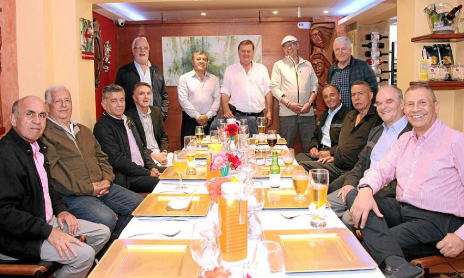 Foto | Argemiro Idárraga | LA PATRIA Con una misa en el colegio Nuestra Señora y una cena en el restaurante El Colmado celebraron el encuentro de egresados Colseñora 1975. Asistieron: Carlos Arango Arango, Alfonso Herrera, Jesús Gómez, Aldemar Castellanos, Carlos Arturo Muñoz, César Zuluaga, Daniel Londoño, Jhon Jairo Urrea, Jairo Arteaga, Gustavo Arango, David López, Ignacio Echeverri y Mauricio Arias. Foto | Argemiro Idárraga | LA PATRIA Con una misa en el colegio Nuestra Señora y una cena en el restaurante El Colmado celebraron el encuentro de egresados Colseñora 1975. Asistieron: Carlos Arango Arango, Alfonso Herrera, Jesús Gómez, Aldemar Castellanos, Carlos Arturo Muñoz, César Zuluaga, Daniel Londoño, Jhon Jairo Urrea, Jairo Arteaga, Gustavo Arango, David López, Ignacio Echeverri y Mauricio Arias.