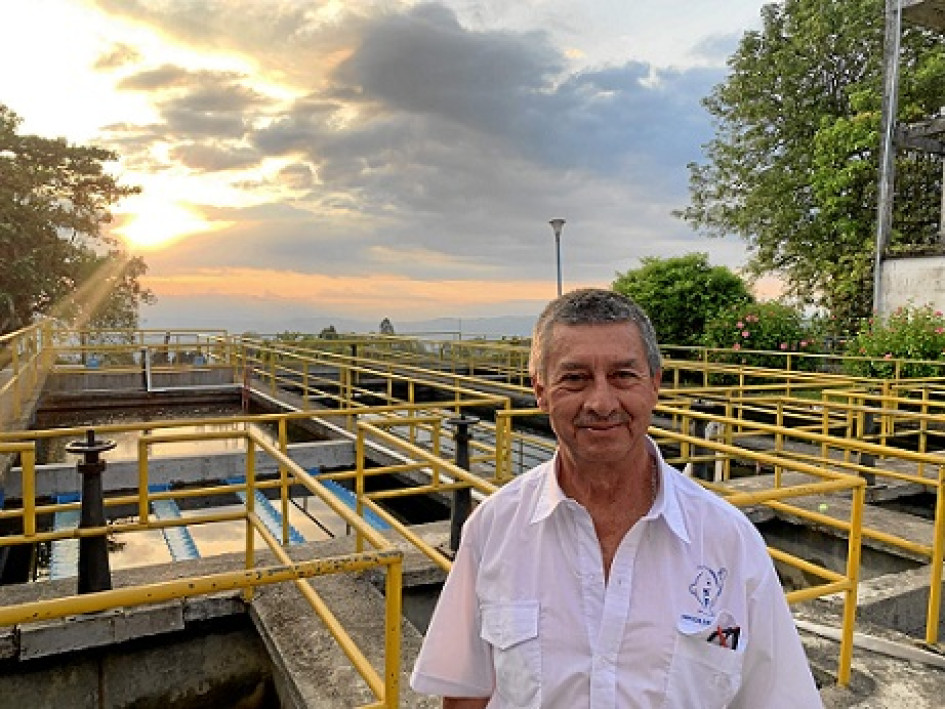 Foto | Henry Alberto Giraldo | LA PATRIA Germán Gálvez Ramírez, en su último turno el 29 y 30 de enero, a las 6:00 a.m., terminó labores como operador de la Planta Los Urapanes, de Neira. Dice que da nostalgia dejar la empresa donde laboró 34 años y dos meses. Ahora se va a disfrutar su pensión. Éxitos en su nueva etapa de vida.