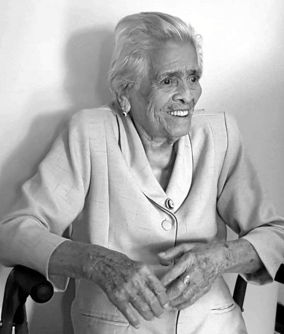 Con 107 años de vida, falleció doña María Inés Trejos Medina. Nació el 19 de julio de 1915 en Anserma (Caldas) y contrajo matrimonio el 15 de abril de 1937 con Ricardo Antonio Calvo. Tuvieron 6 hijos entre los años 1938 y 1956, quienes hicieron gran parte de su vida en la vereda “Chorro Seco” hoy Betania. Posteriormente se establecieron en el casco urbano de Anserma en el barrio Los Prados, en donde llevaba viviendo cerca de 60 años. A su edad conservaba una excelente memoria, incluso, se acordaba de cada uno de los integrantes de la familia y en las reuniones que hacían siempre estaba atenta de que todos comieran y estuvieran bien atendidos. Doña Inés Trejos fue una mujer alegre y con mucha fortaleza, conservaba un carácter fuerte de matrona decidida, que cuidaba a su familia con mucho amor. Su velación fue en Funerales La Aurora y sus exequias el 12 de febrero en el Templo Nuestra Señora del Carmen en Anserma (Caldas). Con 107 años de vida, falleció doña María Inés Trejos Medina. Nació el 19 de julio de 1915 en Anserma (Caldas) y contrajo matrimonio el 15 de abril de 1937 con Ricardo Antonio Calvo. Tuvieron 6 hijos entre los años 1938 y 1956, quienes hicieron gran parte de su vida en la vereda “Chorro Seco” hoy Betania. Posteriormente se establecieron en el casco urbano de Anserma en el barrio Los Prados, en donde llevaba viviendo cerca de 60 años. A su edad conservaba una excelente memoria, incluso, se acordaba de cada u