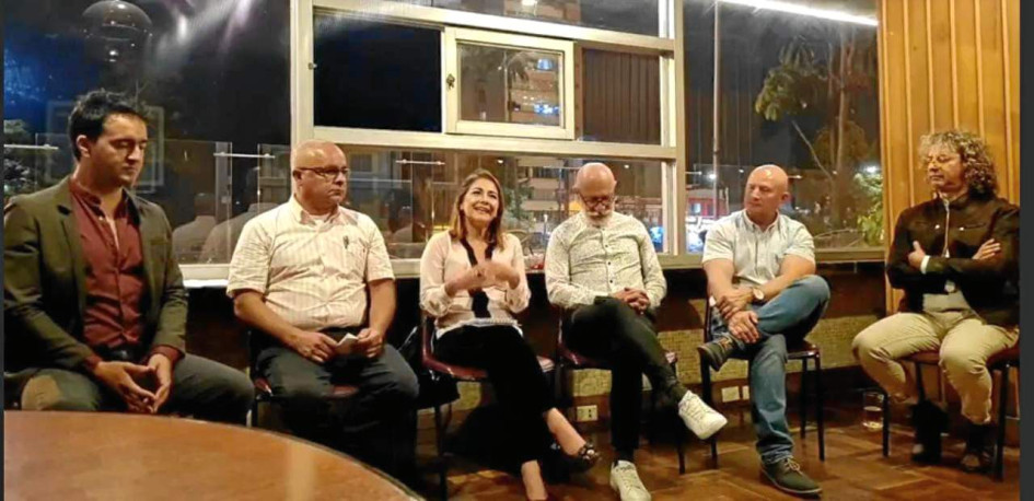 Foto | Archivo particular | LA PATRIA Mauricio López Orozco, profesional en gestión cultural y comunicativa; José Oved Buriticá, comunicador en radio y TV de la Universidad de Caldas; Luz Marina Ospina Márquez, artista e Integrante del consejo Municipal y Departamental de cultura; Huberney Cristancho Betancur, director Banda Sinfónica colegio San Luis Gonzaga; Martín Ramírez Cardona, magíster en diseño y Gestión, y Guillermo Gómez Cerón, músico, Violinista y Director Artístico. Foto | Archivo particular | LA PATRIA Mauricio López Orozco, profesional en gestión cultural y comunicativa; José Oved Buriticá, comunicador en radio y TV de la Universidad de Caldas; Luz Marina Ospina Márquez, artista e Integrante del consejo Municipal y Departamental de cultura; Huberney Cristancho Betancur, director Banda Sinfónica colegio San Luis Gonzaga; Martín Ramírez Cardona, magíster en diseño y Gestión, y Guillermo Gómez Cerón, músico, Violinista y Director Artístico.