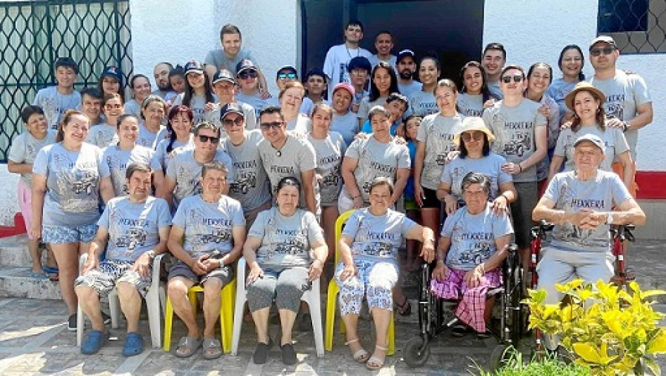 Familia Herrera, de Manzanares (Caldas) en un encuentro familiar: Jorge, Ofelia, Hernando, Irma, Marta y Hernando y descendientes. Finca La Ponderosa, de Honda (Tolima). También, la familia Triviño, Giraldo, Avalo, Parra, Triviño, entre otras. Amenizaron el encuentro: Wílmar Cediel y Oskar Basante; Natalia Rivera y Eduar López. Familia Herrera, de Manzanares (Caldas) en un encuentro familiar: Jorge, Ofelia, Hernando, Irma, Marta y Hernando y descendientes. Finca La Ponderosa, de Honda (Tolima). También, la familia Triviño, Giraldo, Avalo, Parra, Triviño, entre otras. Amenizaron el encuentro: Wílmar Cediel y Oskar Basante; Natalia Rivera y Eduar López.