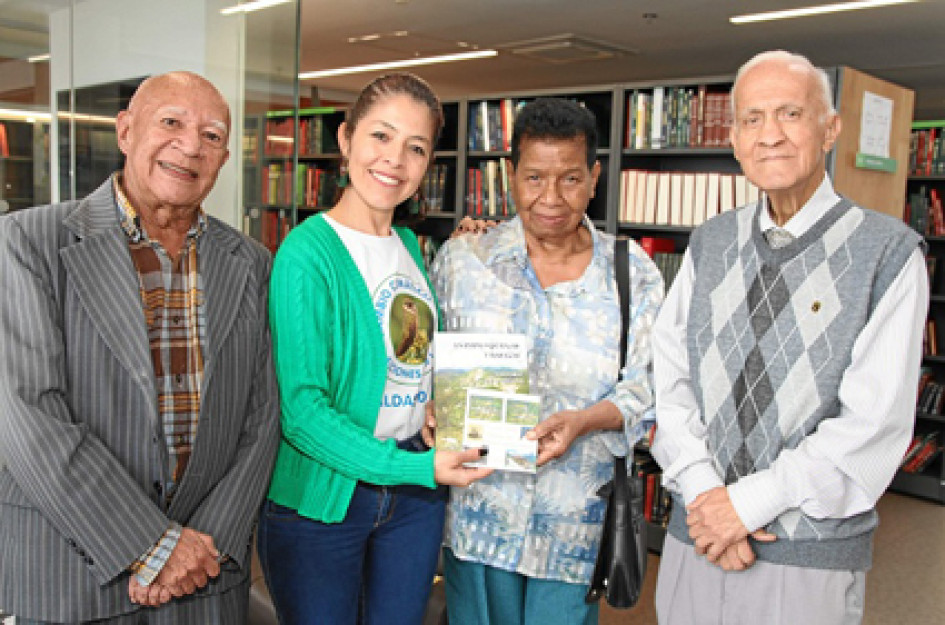 Fotos | Argemiro Idárraga | LA PATRIA Jairo Castro Eusse, Ivvone Paola Mendoza Niño, Gerente Centro Cultural Banco de La República; María Custodia Ortiz Ortiz y Óscar Gaviria Valencia.